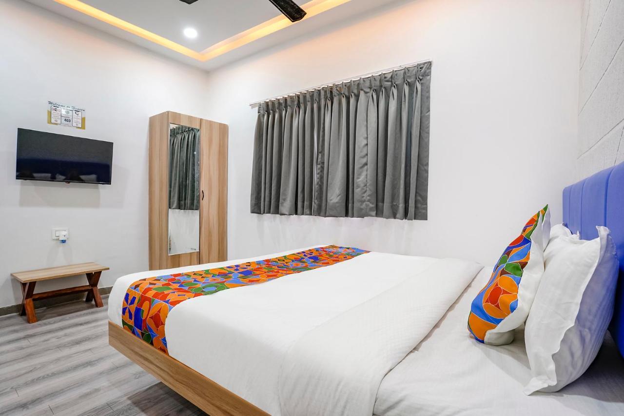 Fabhotel Vrundavan, Athwa Bhatha Zewnętrze zdjęcie