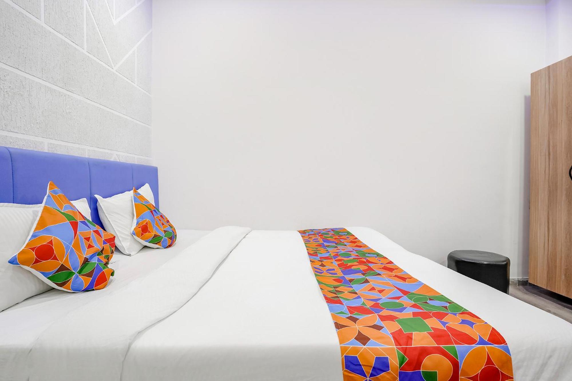 Fabhotel Vrundavan, Athwa Bhatha Zewnętrze zdjęcie